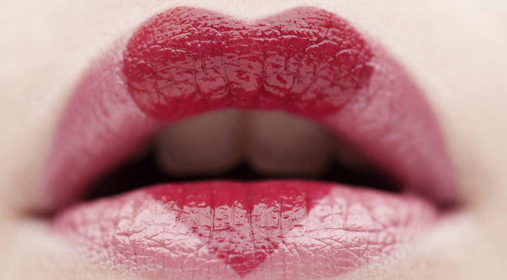 Hoe verzorg je gebarsten lippen?